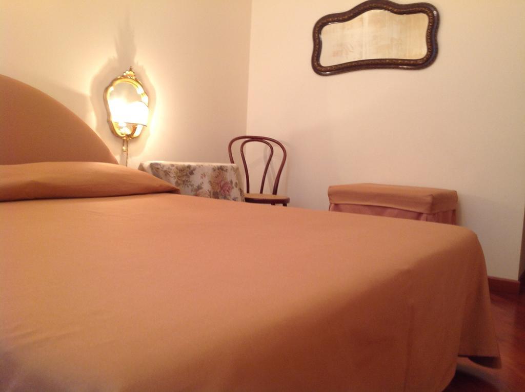 B&B Crispi Trieste Bilik gambar